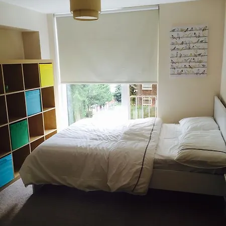 Saxton Gardens * Leeds (West Yorkshire)